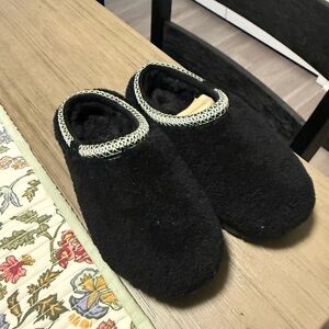 UGG Black Textured Slippers